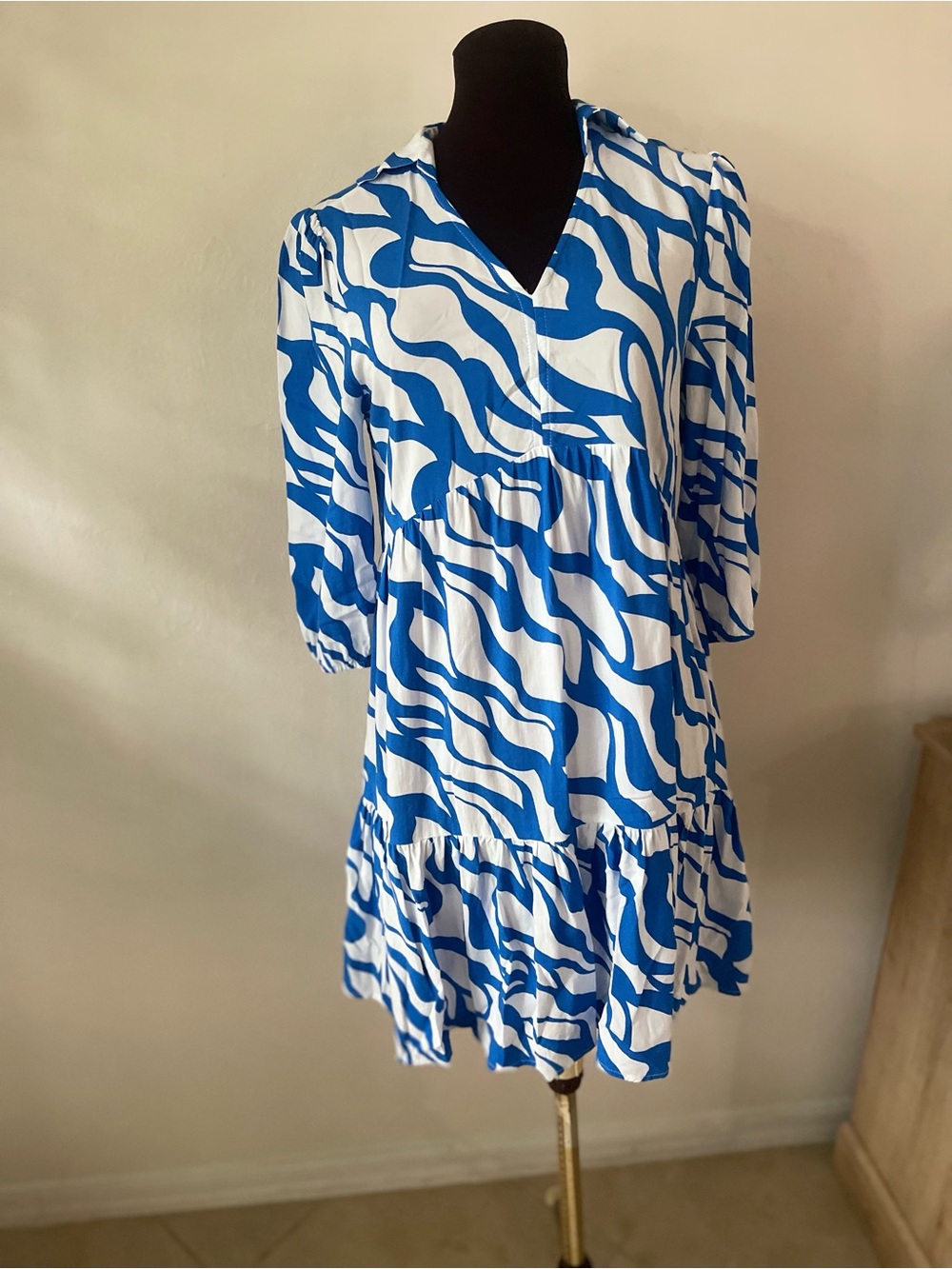 Rachel Zoe Blue and White Wave-Print V-Neck Tiered Dress